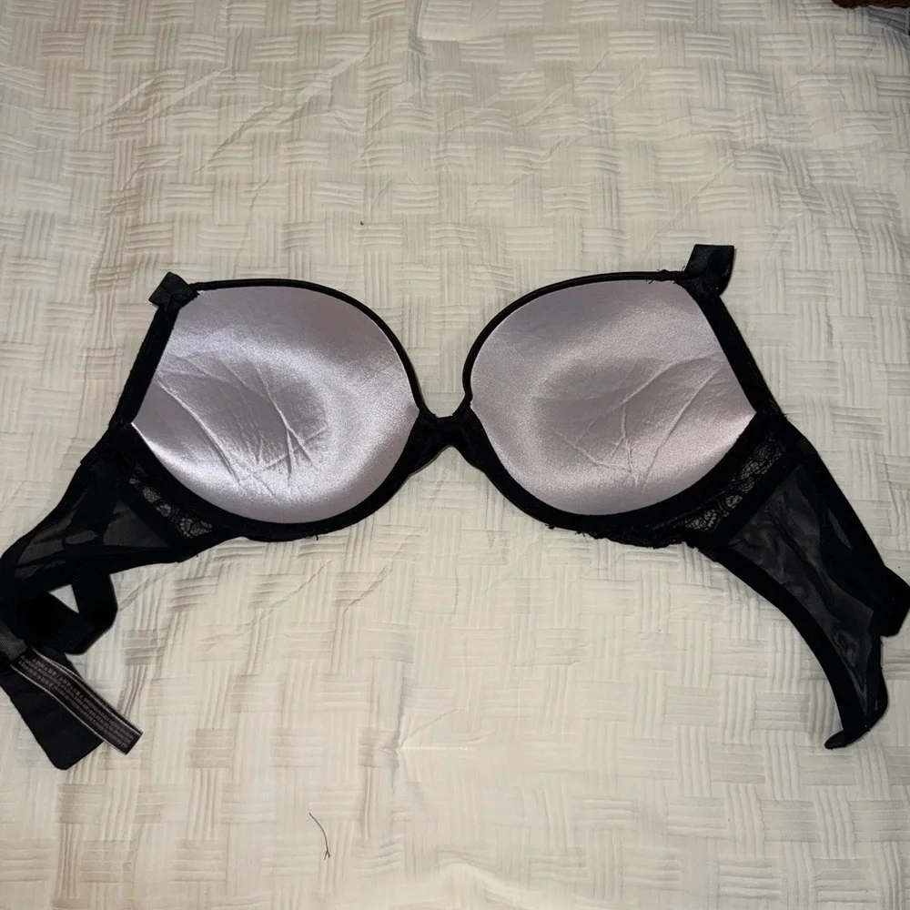 Victoria’s Secret push-up bra🖤